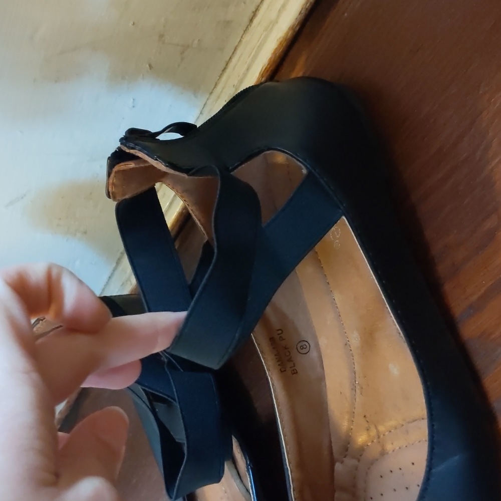 Flats - Picture 2 of 3